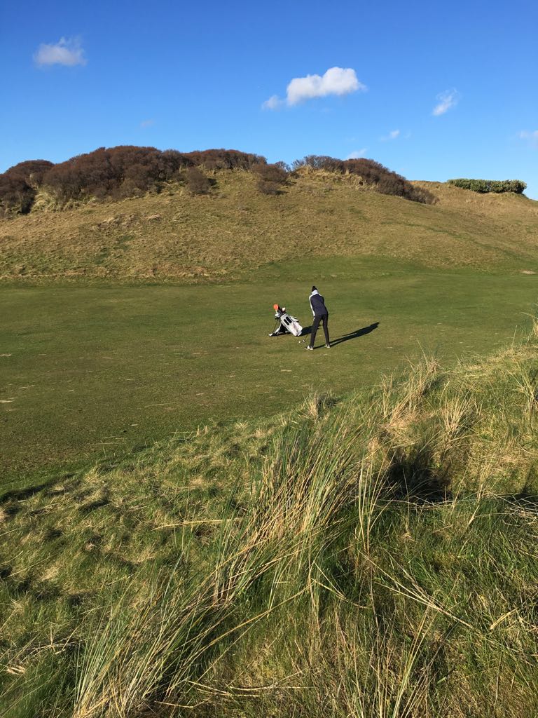 McGettrickDamo's tweet photo. @CorballisLinks @CarrGolfTravel  sampling the delights of Corballis &amp; his passion for golf during #midterm Looks stunning and credit to his Caddy aka Mum for the pics #juniors #GOTY https://t.co/TVh9eE6Zfw