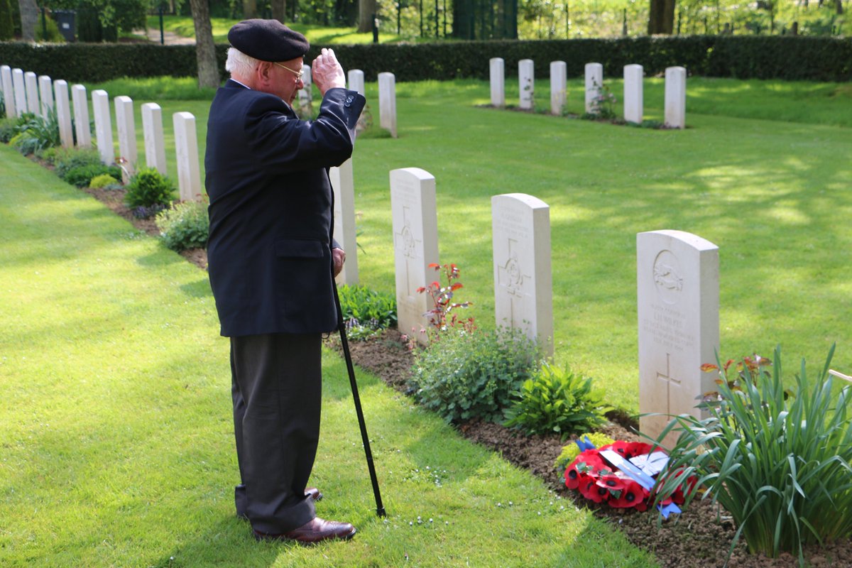 Help us find #WW2 veterans for free Remembrance tours! We are on a mission to take all surviving veterans back to where they served. Find out more here: ow.ly/OD2m30iahih