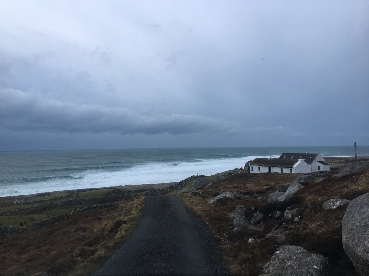 AineEibhlin's tweet photo. Cnoc fola i mbéal na farraige móire https://t.co/tesDacTKZd