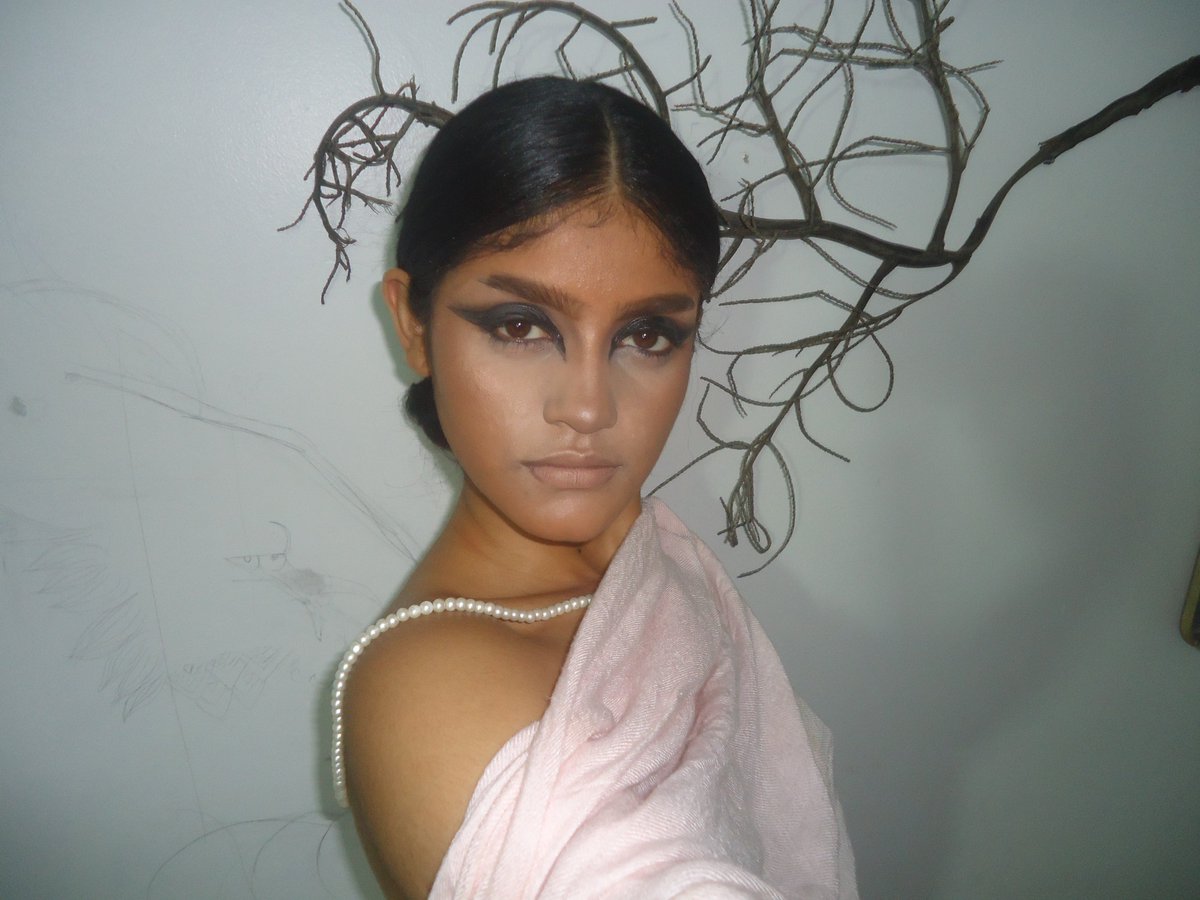 lionofjuda0811's tweet photo. this is me and my art
#woc #melaningirl #venezuelangirl #makeuplover #beuty #eyeliner #MakeupAddict #makeuprevolution #brownwomen #natural #nofilter #nofacetune #noedited https://t.co/7YmZDyABaQ
