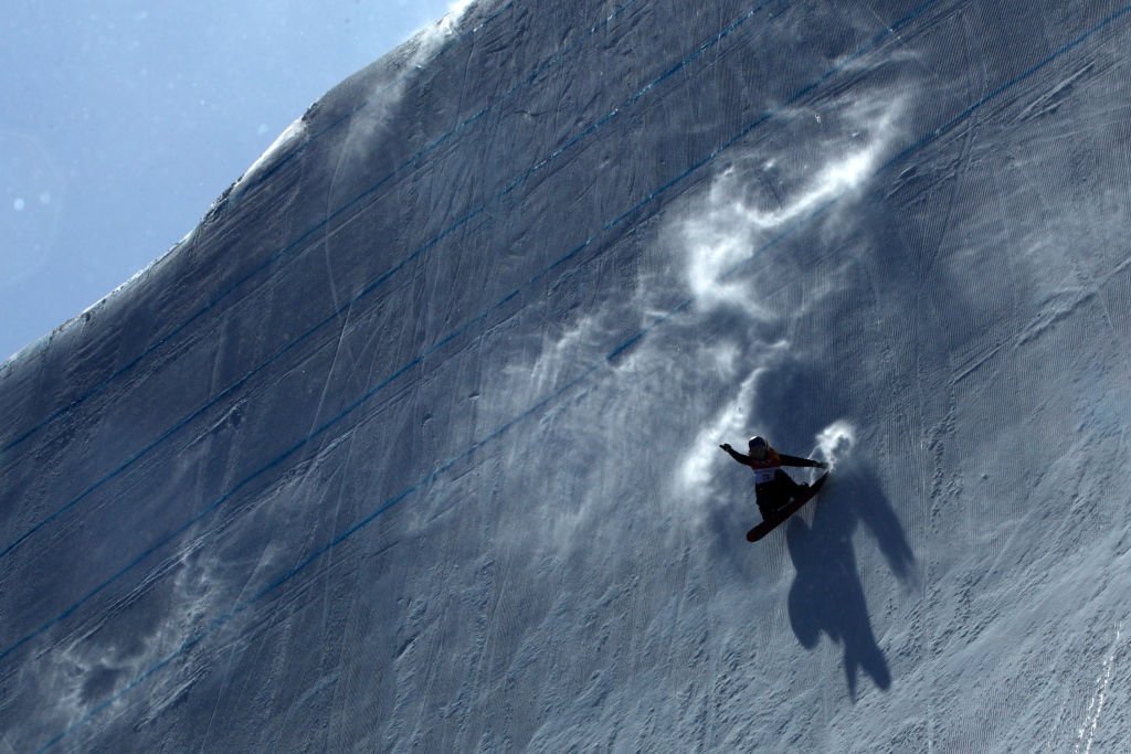 NBCPhiladelphia's tweet photo. Even the world's best snowboarding women couldn't avoid crashes when high winds changed their trajectory during jumps at the #WiinterOlympics. These falls sure look like they hurt: https://t.co/O69OK89wQ4 https://t.co/ddUlcBKvuf
