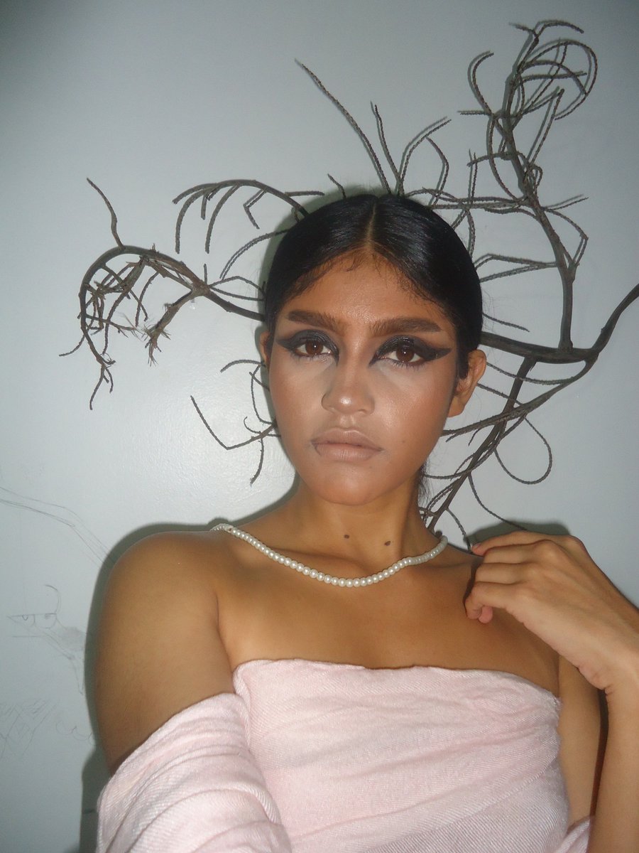 lionofjuda0811's tweet photo. this is me and my art
#woc #melaningirl #venezuelangirl #makeuplover #beuty #eyeliner #MakeupAddict #makeuprevolution #brownwomen #natural #nofilter #nofacetune #noedited https://t.co/7YmZDyABaQ