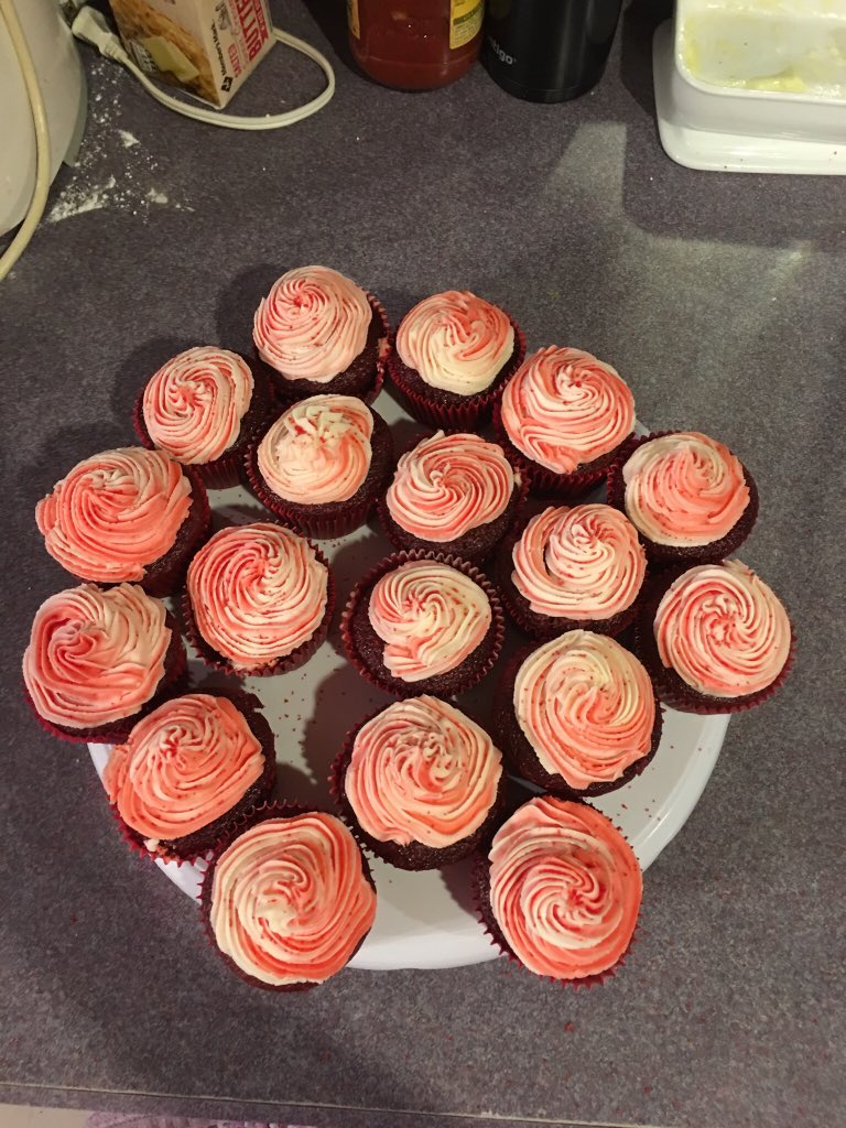 pchefkris's tweet photo. #FamilyBakeNight and #Sweepstakes. 
Red velvet cupcakes with buttercream frosting https://t.co/Kc8jX0hmiK