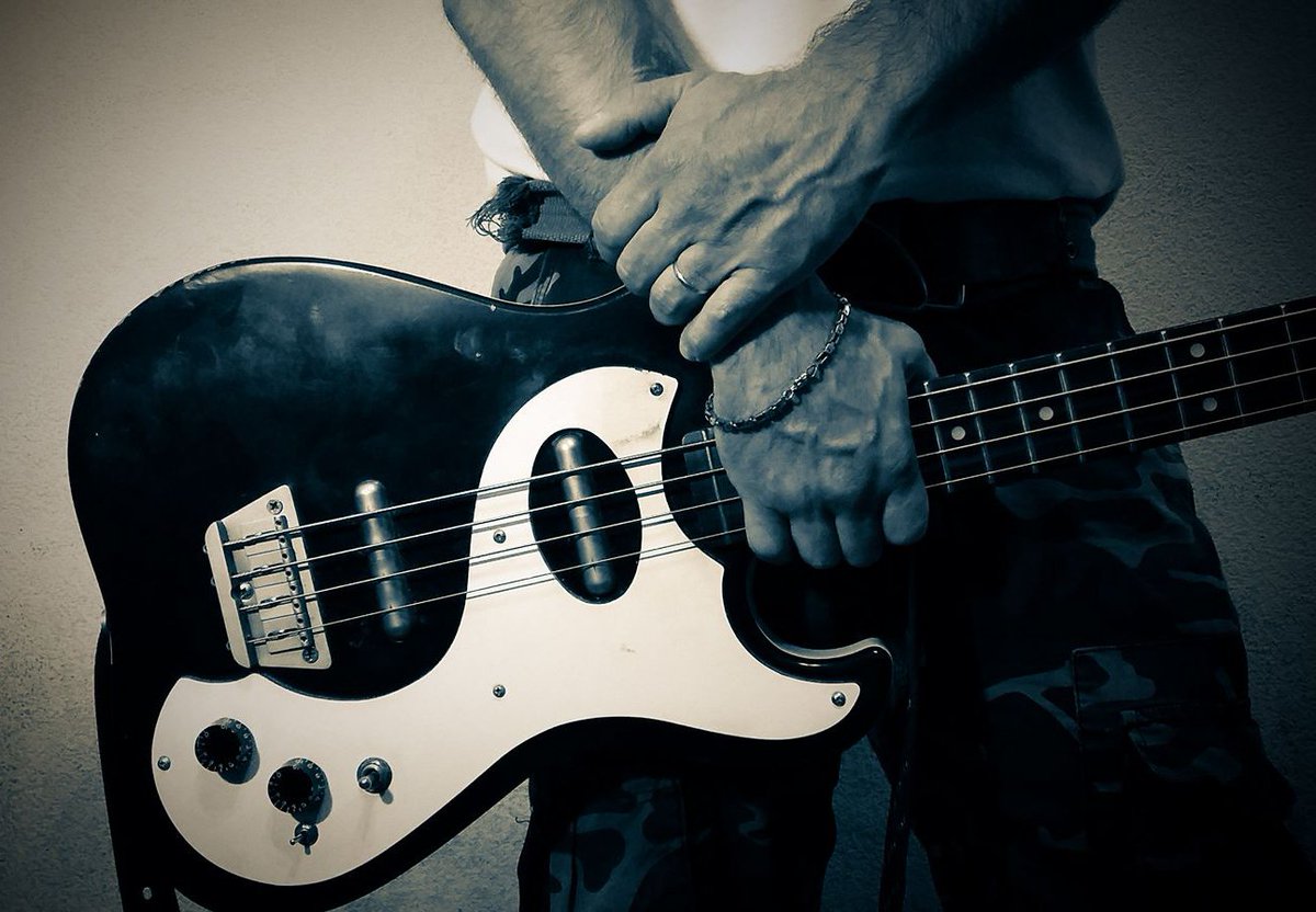 DanelectroUSA's tweet photo. Danelectro '63 Bass ⚡️ @pablominiaci ⚡️@GuitarWorld @GuitarWorldNews @iBassMag @BassPlayUnited @AltGuitarBass
@BassGearLtd @notreble @BassMusicianMag @BassPlayerNow @basstheworldcom @bassguitarblog @FBPO @TalkBass @GearMagazine https://t.co/Im63cSQZ4u