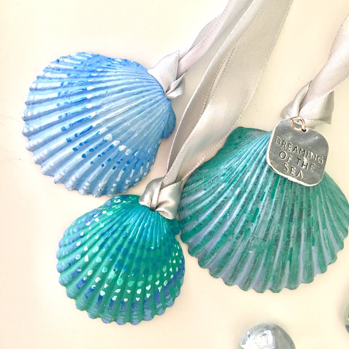 sweep_of_sand's tweet photo. Seashell door hangers or ornaments set of 3 #shellornaments #blueandgreen https://t.co/rJpKhnPOSB https://t.co/ypUMtTyZp8