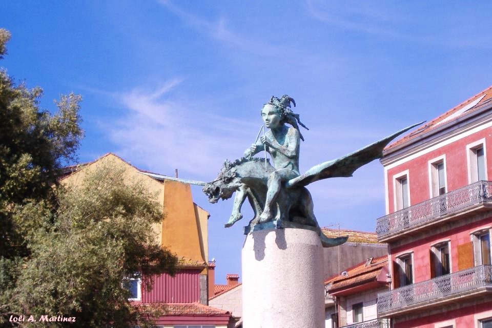 A Fada e o Dragón, monumento dedicado a los poetas, cantores y trovadores de la ría de Vigo <a href="/TurismodeVigo/">Turismo de Vigo</a> <a href="/Turgalicia/">Turismo de Galicia</a> <a href="/ciesgal/">Cíes.gal</a> <a href="/TurismoGalicia1/">TurismoGalicia1</a> <a href="/galizeando/">Galizeando</a> <a href="/puestadesolvigo/">PuestadesolVigo</a> <a href="/presumeDgalicia/">Presume de Morriña</a> <a href="/Ysinosvamosavgo/">Y si nos vamos a Vgo</a>