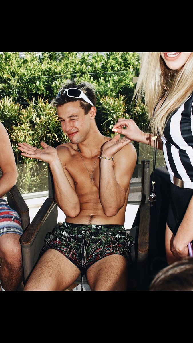 elisa_milioto's tweet photo. I love #cameronbecause he is my IDOL ❤️🇮🇹 @camerondallas https://t.co/Ri0VZkufqS