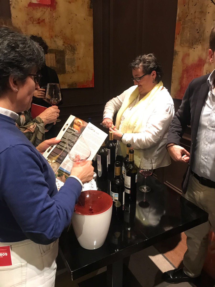 Presentación de #vinos tintos <a href="/DOCigales/">D.O. Cigales</a> <a href="/ConcejoBodegas/">ConcejoBodegas</a> <a href="/BdgASantamaria/">BdgAlfredoSantamaria</a> <a href="/bodegasmuseum/">bodegasmuseum</a> <a href="/BodegaHiriart/">Bodega Hiriart</a> <a href="/Matarromera/">Matarromera</a> con, el mejor acompañamiento, la degustación de los #quesos de <a href="/alimentosVALL/">Alimentos de Valladolid</a> <a href="/Lacruzdelpobre/">La Cruz del Pobre</a> <a href="/campoveja/">Queseria Campoveja</a> <a href="/cantagrullas/">Granja Cantagrullas</a> <a href="/QueseriaCultivo/">Quesería Cultivo</a> en #Madrid <a href="/RutaVinoCigales/">Ruta del Vino Cigales</a>