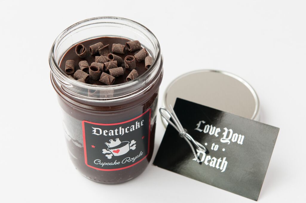 carilynp's tweet photo. #ValentinesDay is almost here! But, who's counting?! You are! Get your order in for #Seattle's #best #cupcakes and once-a-year #Deathcake @CupcakeRoyale for your honey, friend, mailperson, anyone who deserves a little ❤️in their day! https://t.co/nd8f9LlRby https://t.co/amwqiRYpx3