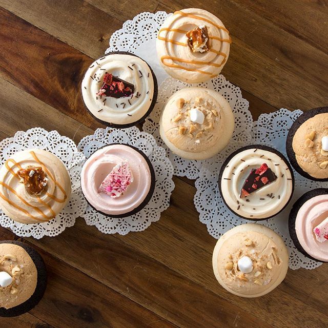 carilynp's tweet photo. #ValentinesDay is almost here! But, who's counting?! You are! Get your order in for #Seattle's #best #cupcakes and once-a-year #Deathcake @CupcakeRoyale for your honey, friend, mailperson, anyone who deserves a little ❤️in their day! https://t.co/nd8f9LlRby https://t.co/amwqiRYpx3