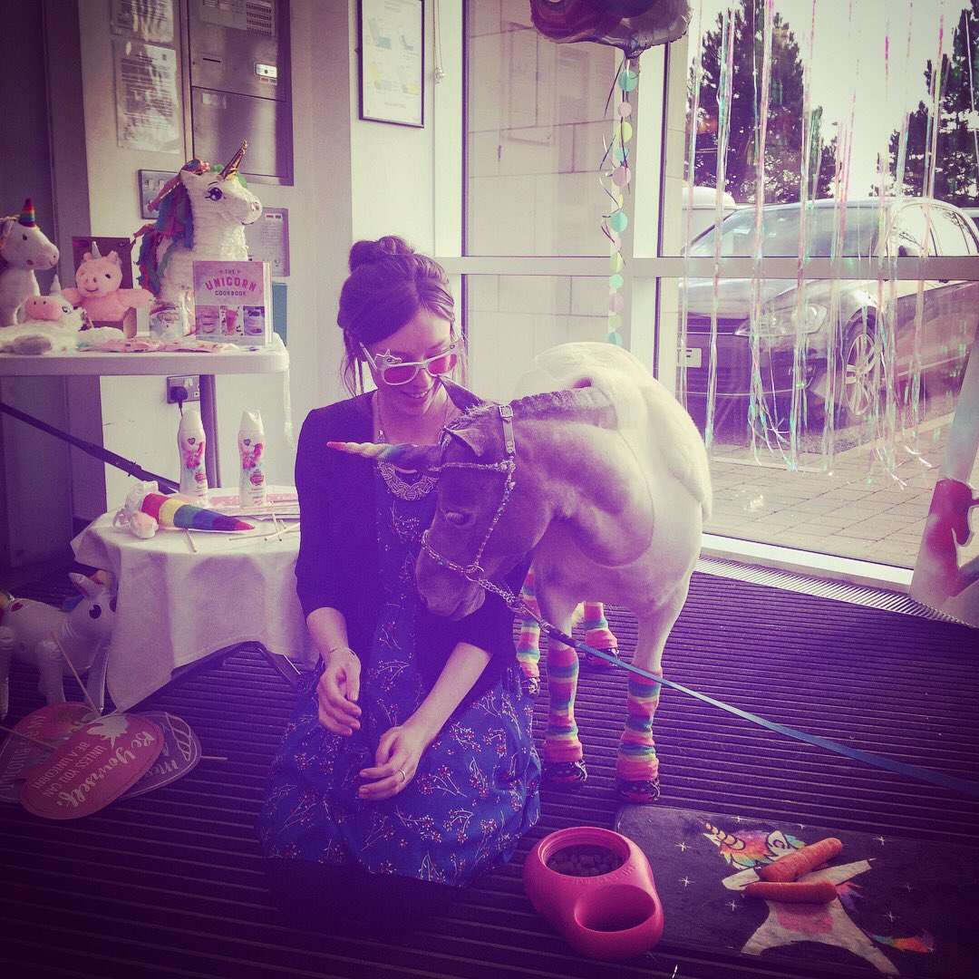 hannahclarecook's tweet photo. It's not every day that a Unicorn comes to say hello to you at work! #MakeMondaysMagic #unicorn @ImperialLeather ๐๐ฆโญ๏ธโ๏ธโค๏ธ https://t.co/ssQDlsL66f