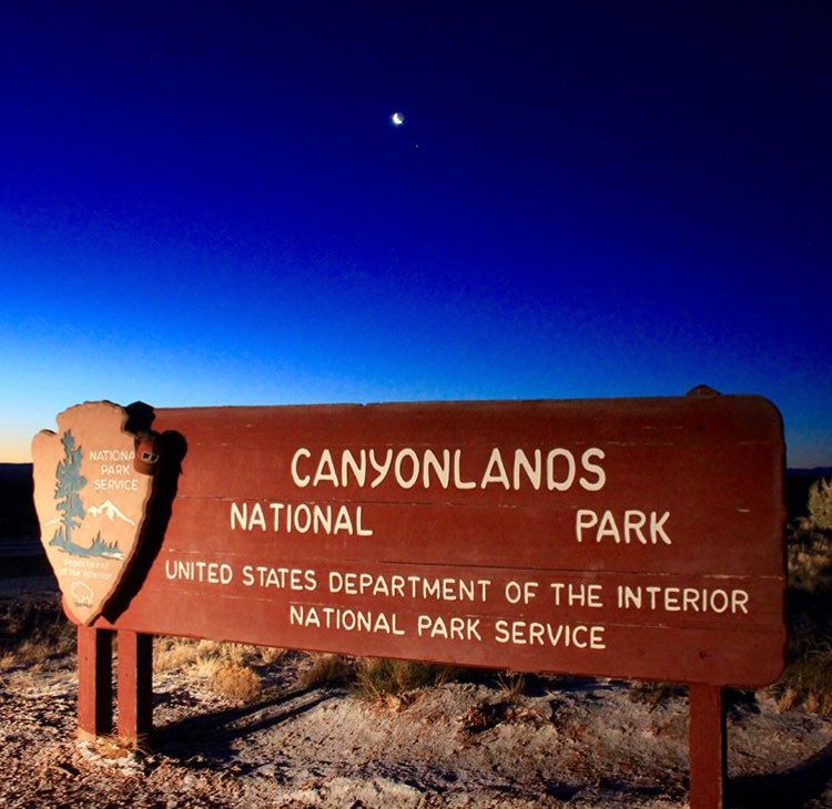 thebeardedman59's tweet photo. 6:00 AM @CanyonlandsNPS. Not a bad way to rise and shine. Let's hike. 🏜 https://t.co/67rLhRTt22