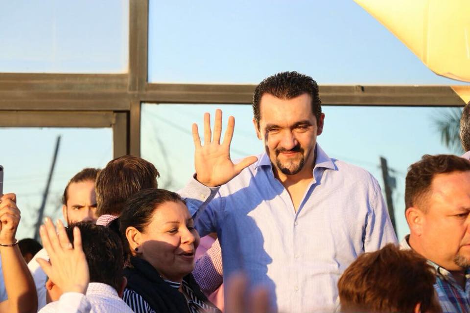 FalyBuelna's tweet photo. Porque comparto el mismo ánimo y la misma decisión por trabajar para que las cosas mejoren en todas las regiones del Estado, acompaño a la fórmula para el Senado donde participan @sylbeltrones y @MaloroAcosta en el marco del encuentro que sostuvieron con los priístas de Cajeme. https://t.co/yVTwK8Bnr4
