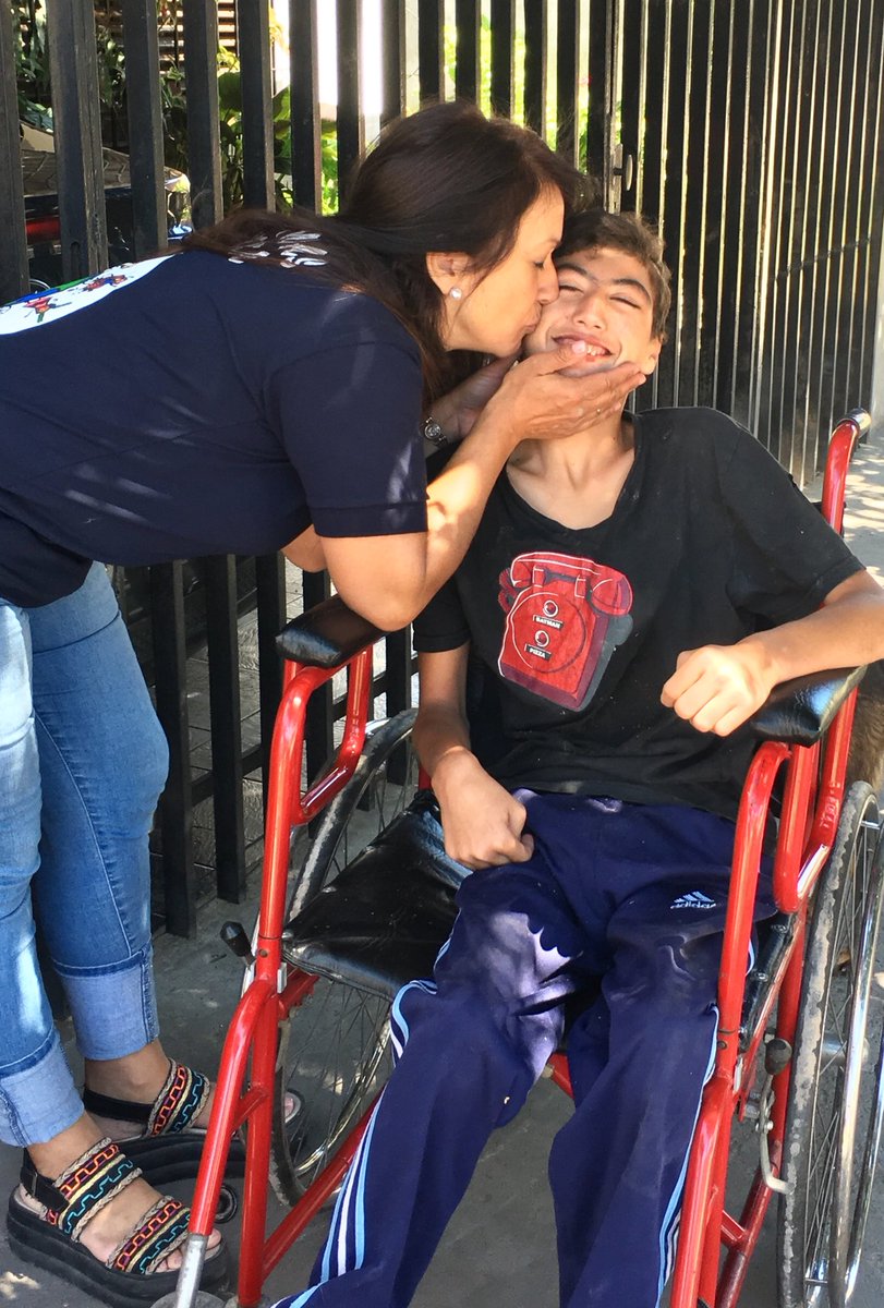 InesRicci's tweet photo. #CorazónPeronista #EquipoLealtad #Imparables  Entregamos otra silla de ruedas, esta vez a Juancito! https://t.co/qGmouWzFoP