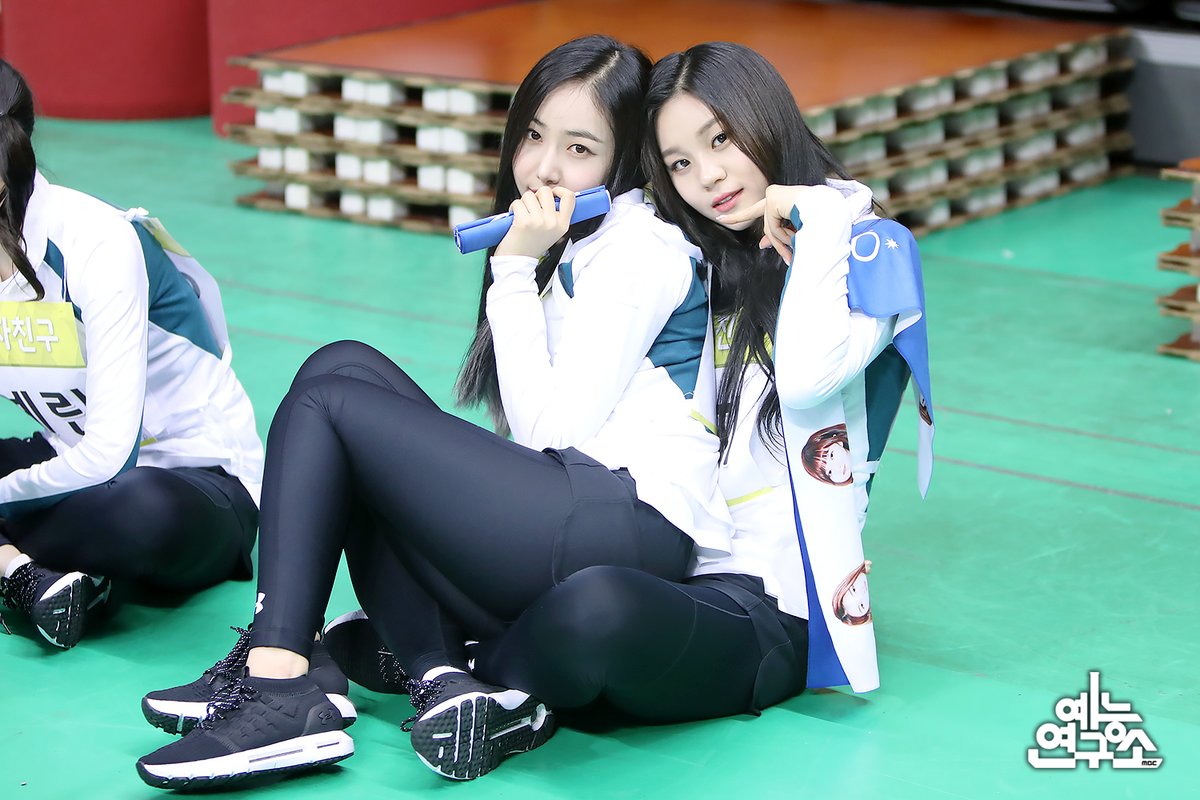 YJCHN6's tweet photo. 마음의 눈이 열려있는 연구원이 드립니다 오무지의 동반자와 쥔장님과 옌니와💕
#2018아육대 #아육대 #여자친구 #신비 #엄지 #예린 #은 @MBC_entertain
2/15 (목) 오후 5시 10분
2/16 (금) 오후 5시 10분 https://t.co/4dGlLRBw9N