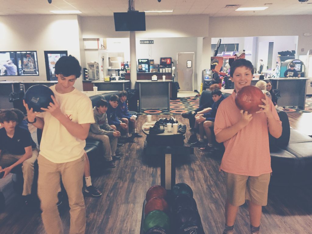 fpcym's tweet photo. Bros who bowl together stroll together? (Through Life?) 🎳 #fpcym #latergram https://t.co/NkoQvPo1Jp