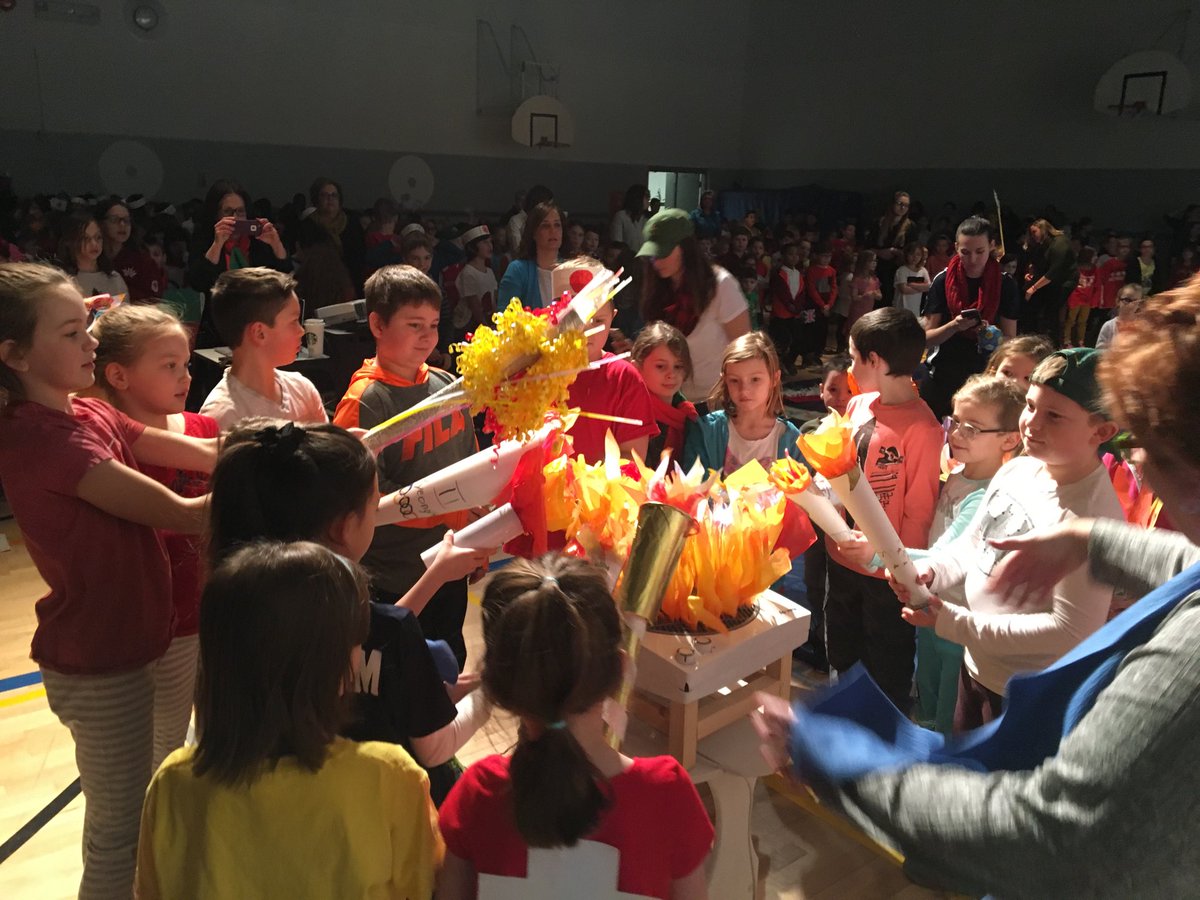 ÉND Olympic 🔥 Flame is now lit!! #GSACRDproud #Morinville #LearningaboutOlympics