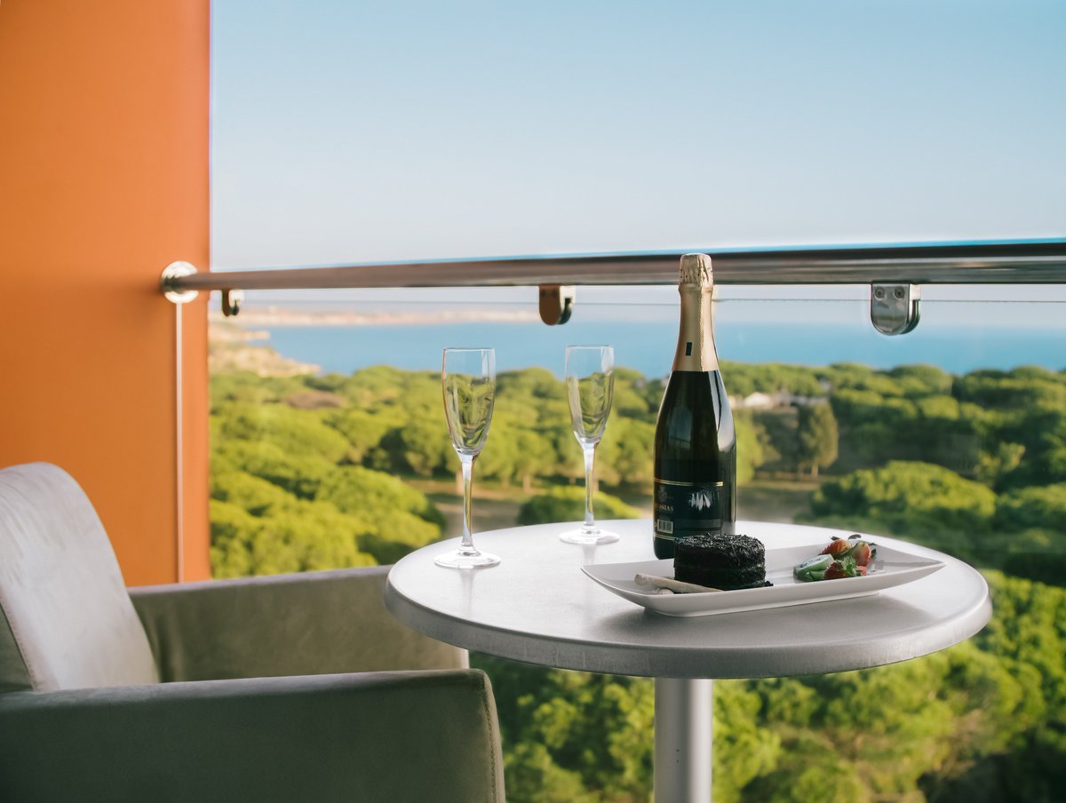 DetailsHotels's tweet photo. Still no plans for St. Valentine's Day? We got your back! 😉 Be it a romantic getaway or a passionate dinner, you just have to book and let us take care of details! It's all about love... details! 😍

❤️ https://t.co/mIF8biPR2Z ❤️

#aquapedradosbicos #hotelvelamar #valedelrei https://t.co/ye1ADditgE