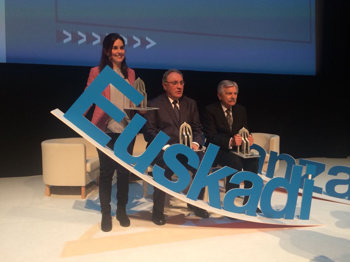 BICAraba's tweet photo. Zorionak @AmaiaAcha #MeteoForEnergy & @EGAMASTERTOOLS !!! 👏👏👏💪 Empresas alavesas protagonistas en #EuskadiAvanza by @elcorreo_com @BancoSabadell en @MuseoGuggenheim #araba40 https://t.co/1FUApe0WG6