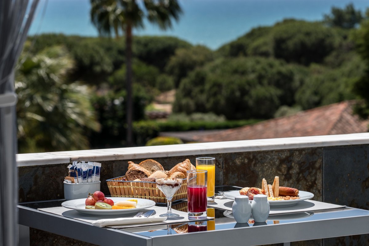 DetailsHotels's tweet photo. Still no plans for St. Valentine's Day? We got your back! 😉 Be it a romantic getaway or a passionate dinner, you just have to book and let us take care of details! It's all about love... details! 😍

❤️ https://t.co/mIF8biPR2Z ❤️

#aquapedradosbicos #hotelvelamar #valedelrei https://t.co/ye1ADditgE