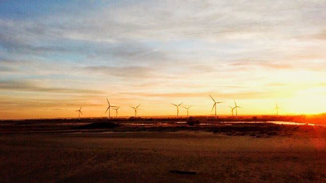 Joolzephoto's tweet photo. Did a bit of droning on... #girlswhofly #womenwhodrone #dji #djimavicproplatinum #funwithdrones #coastal #sunset #arielphotography https://t.co/iTn0PQgY1S https://t.co/51BvzlXVAX