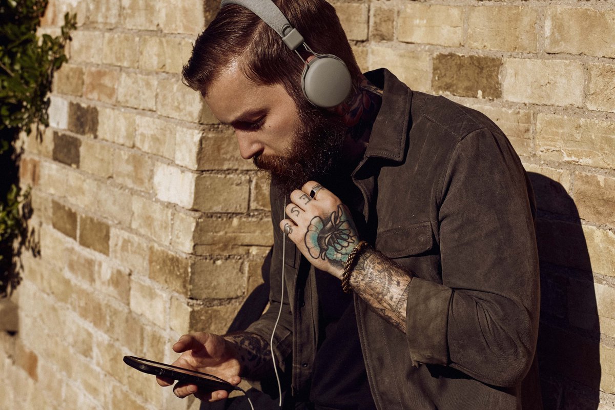 Crushing monday in your headphones 👌 | Model: Pastel Grey | #headphones #sundayvibes #sundaymood #sunday #accessories #style #bluetoothheadphones  #fblogger #ukblogger #London #fashion #ootd #mensstyle #mensfashion