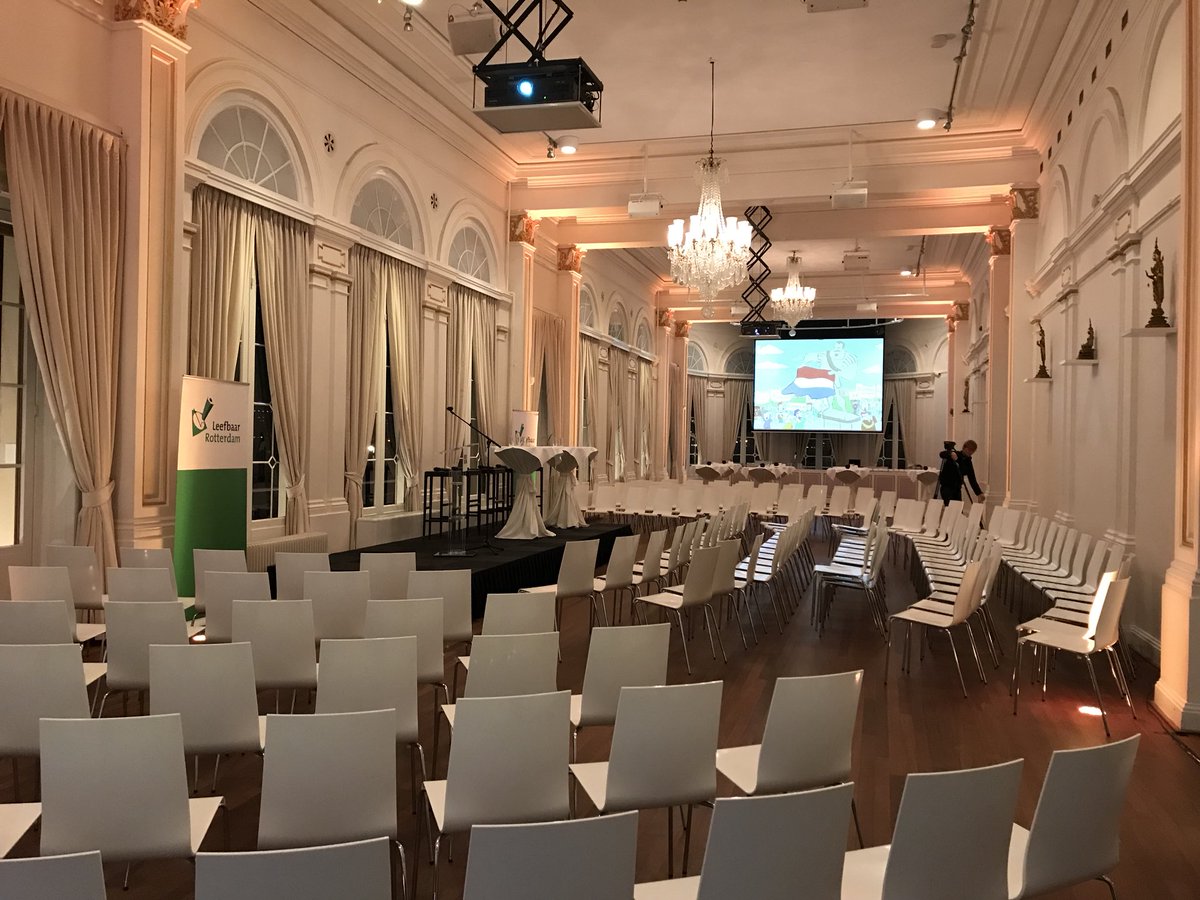 LeefbaarRdam's tweet photo. We zijn er klaar voor! Om 20:00 LIVE vanuit het prachtige @Wereldmuseum het #LRdebat over de NL’se identiteit. https://t.co/8GdvBFvEIS https://t.co/HkBvMQUJTH