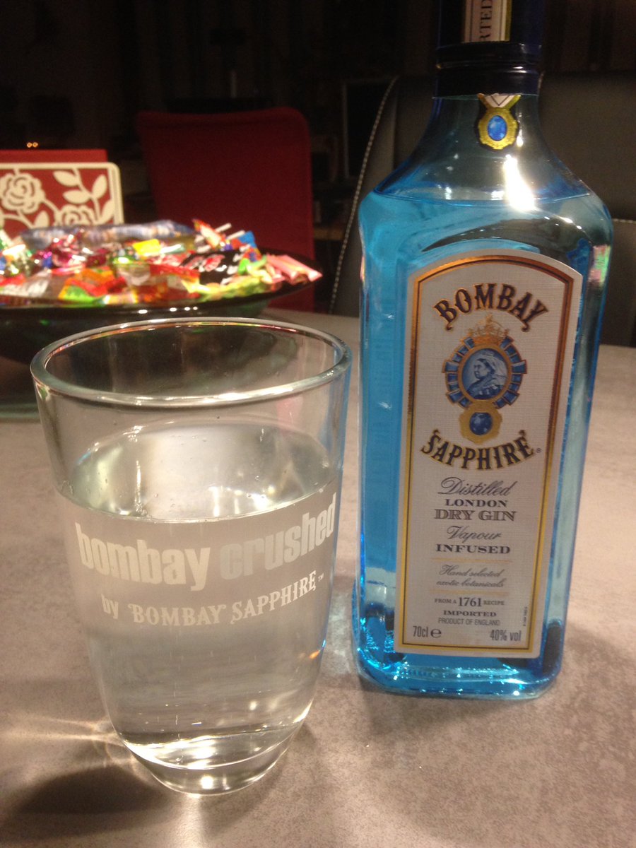 CoffeeJunki's tweet image. Perfektes Timing: meine Flasche ist gerade leer geworden und schon hat der Supermarkt meines Vertrauens den Gin meines Vertrauens wieder im Angebot (diesmal sogar im Vorrat) 4€ haben oder nicht haben... 🤗
#bombaygin