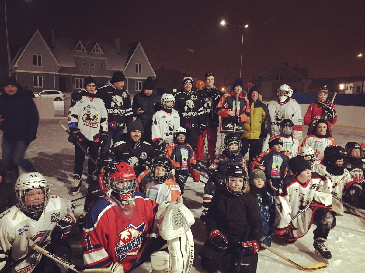 What a great night playing outdoor hockey under the lights. No worries, no pressure, no expectations. Just playing for the love of the game. Brings back so many good childhood memories . <a href="/HCTraktor1947/">HCTraktor1947</a>