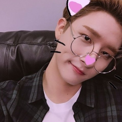 hyungturtle7's tweet photo. Se hace lo que se puede:( es mi primer selca day:c

#monbebeselcaday https://t.co/FSvPCMNA5R