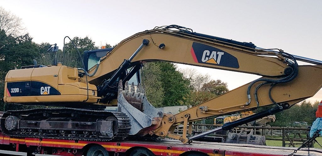 AtomOnSite's tweet photo. #hose #repairs on this #cat #machine this morning 👍🔧
#atomonsite
#Hydraulics #plant #breakdown #service #essex #suffolk https://t.co/NivpX69XKL