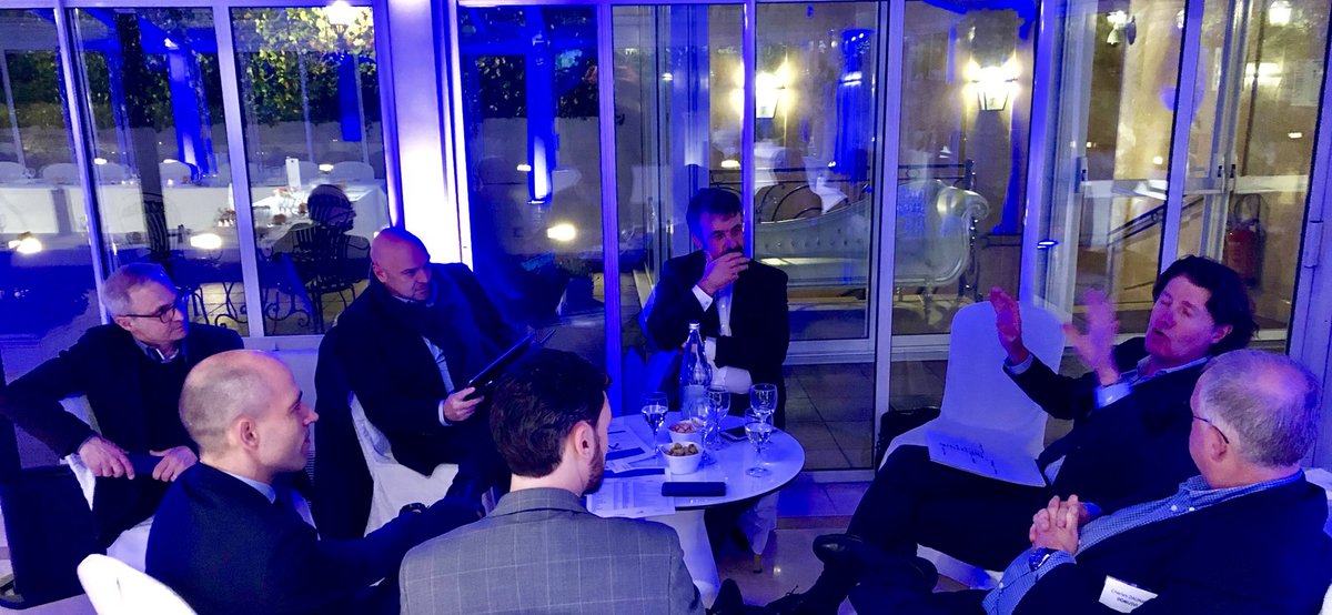 Lau_Levasseur's tweet photo. Le before du Diner #SilverTalk / préparer les thématiques 2018... https://t.co/ZPc9Jspq7r