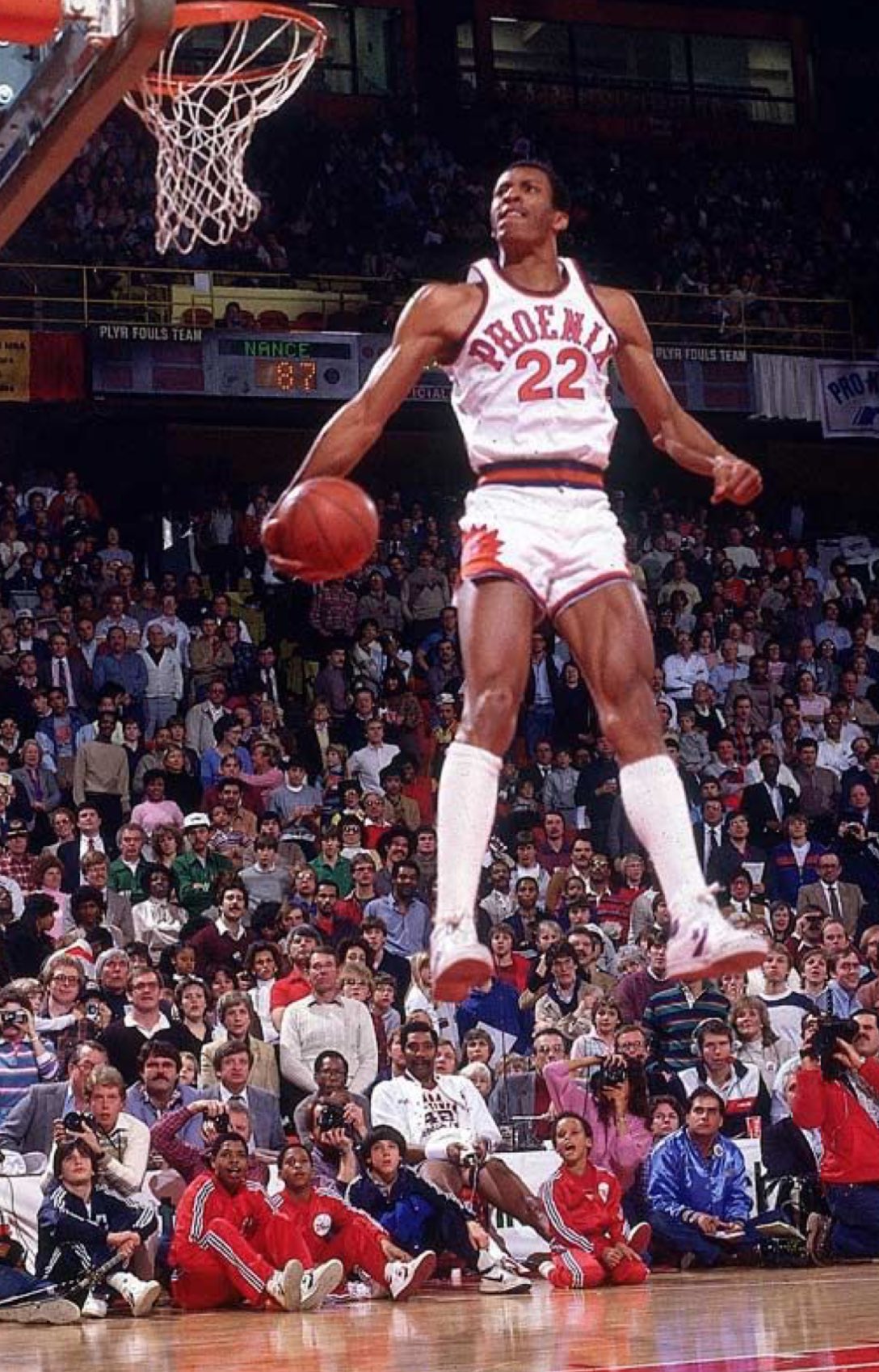 (1984) Happy birthday to Larry Nance! 