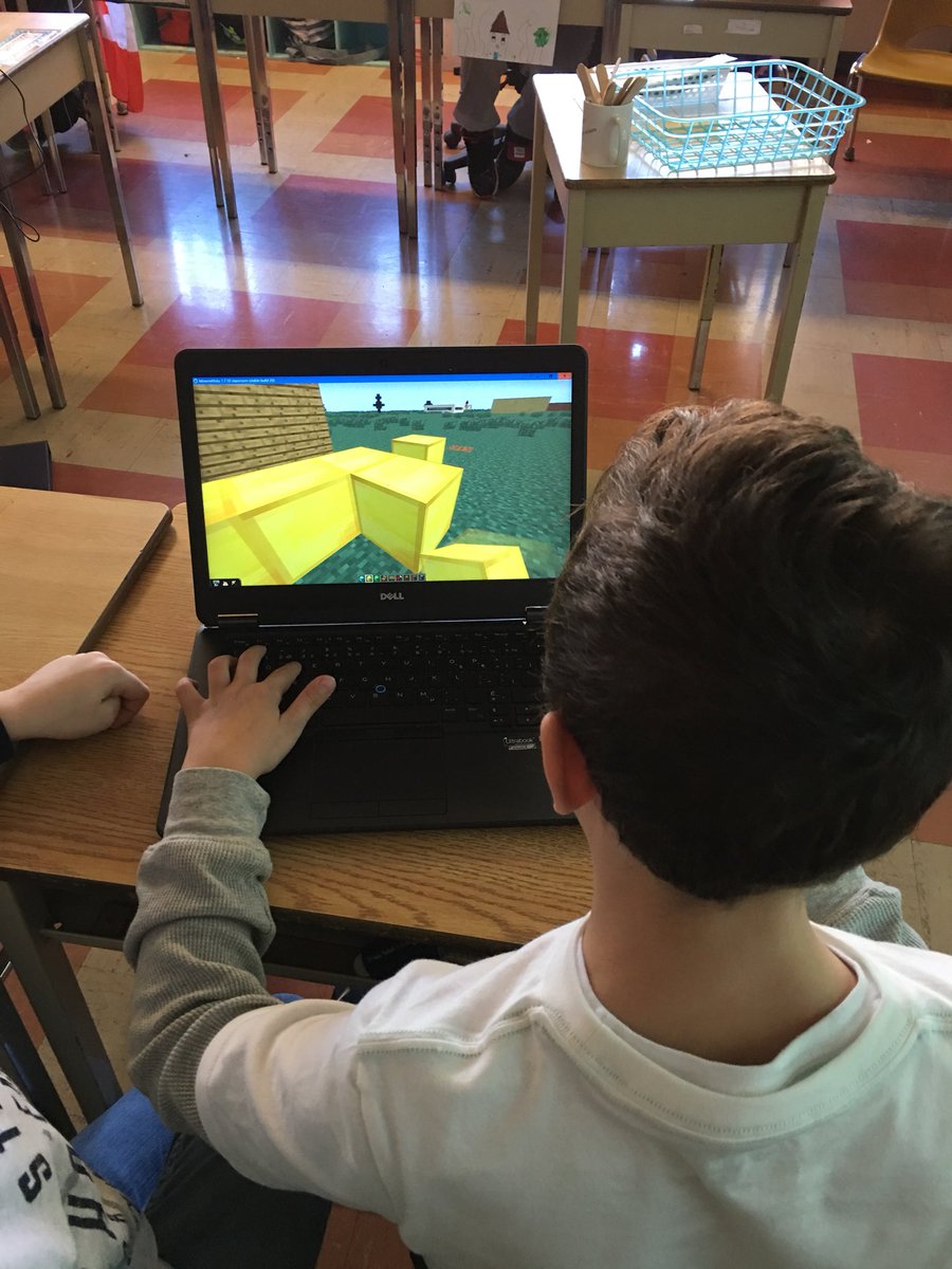 brigegoure's tweet photo. L’introduction à MinecraftEDU à l’école St-Ambroise les élèves sont experts! @CscpTechnoped https://t.co/TO3GQkK9x8