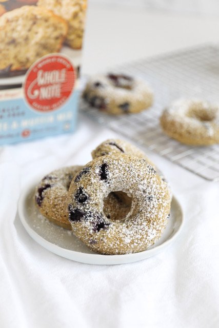 WholeNoteGF's tweet photo. Another shot from our very creative baker friend. Blueberry doughnuts sprinkled with powdered sugar. #baking #tasty #glutenfree https://t.co/zjWh7ty81I