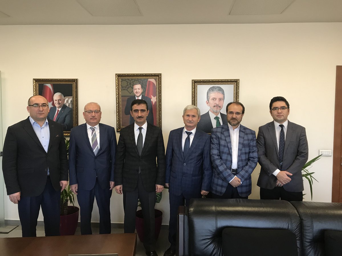 ankaraayder's tweet photo. AYDER Yön.Kur.olarak “Ankara Gençliği Ankara’nın Manevi Şahsiyetlerini Tanıyor “ projesi kapsamında Basın Yayın ve Halkla İliş. D.Bşķ.Adnan YUVA,Kültür İş D. Bşk İhsan YILMAZ,  Gen Sek. Yrd -Fen İş.D Bşķ Vedat ÜÇPINAR ve  Enerji Md.Tevfik VARDAR beyefendileri ziyaret ettik https://t.co/hv0PaZE6tu