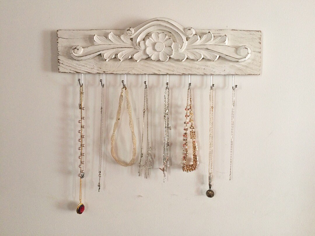LaMarucha_'s tweet photo. Aplique con ganchos, muy útil, ubícalo en cualquier espacio y cuelga lo que quieras. #reclaimedwood #repurposed #reutiliza #reusa #upcycling #maderatallada #joyero #llavero #hookrack #ganchos #shabbychic #vintage #LaMarucha #marucheando https://t.co/Sov3EdQ19C