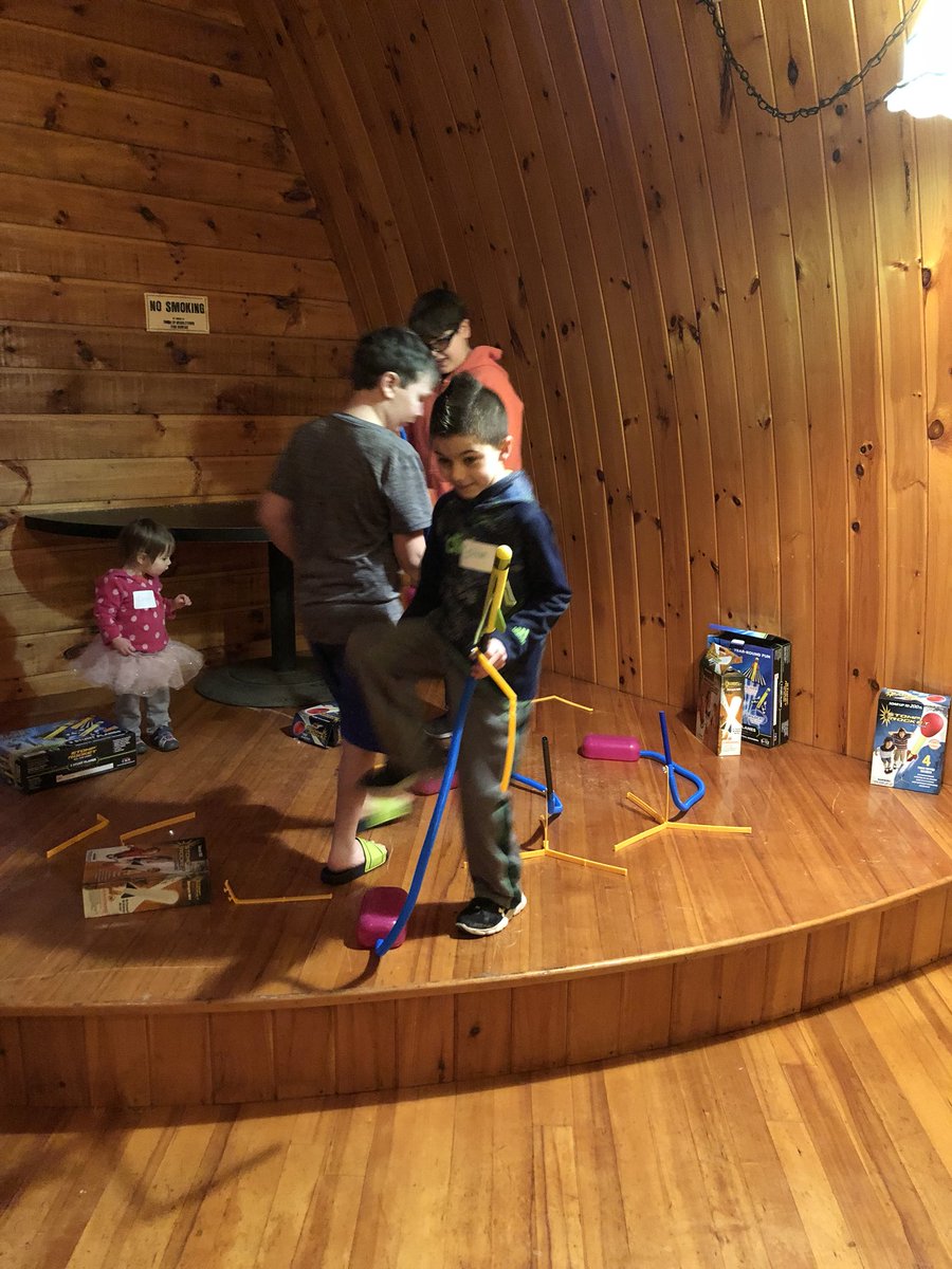 MacKidCrnstnKnt's tweet photo. The kids had a blast with the #stomprocket last night! @thestomprocket #mksnowday #visitplattekill #mackid https://t.co/245On1Y9Ge
