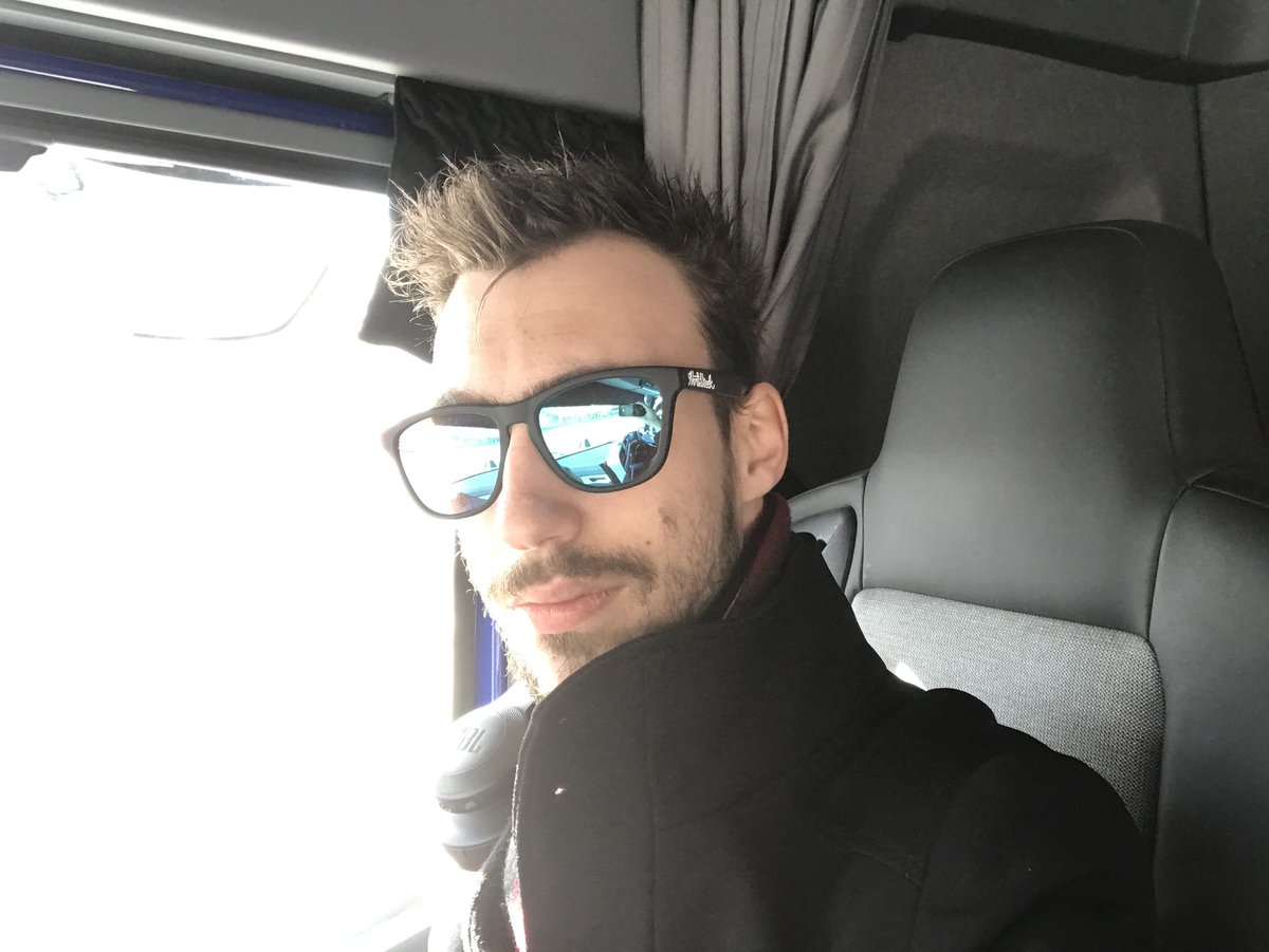 JulienDeveloper's tweet image. Hey @Northweek i have my glasses Ty so much i love it !!!