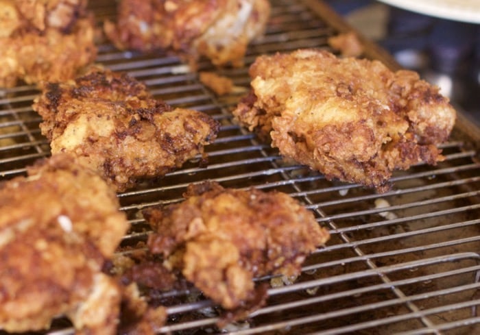 StayCloseToHome's tweet image. Who loves breakfast for dinner?  Some nights it is simple as pancakes but we also love a little Weeknight Chicken and Waffles Recipe bit.ly/2s9quql #Krusteaz AD