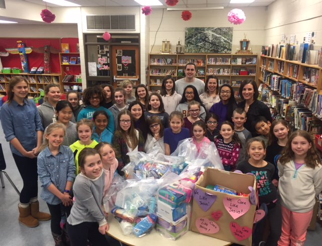 alcdsb's tweet photo. WOW! For a smaller school, that's a BIG social justice team! The St. Thomas More social justice team sorted &amp; packaged toiletry donations for the St. Vincent de Paul Society! #FaithInAction @alcdsb_sttm @MrsKCanning https://t.co/hFRzJFxnVV