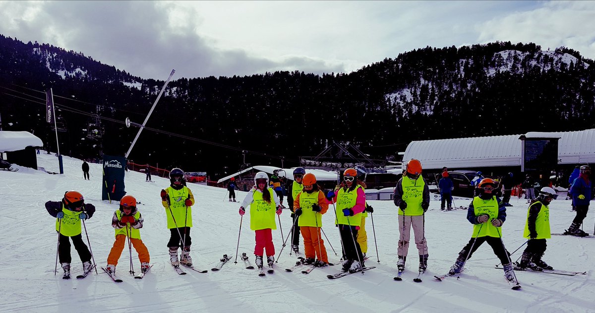 Fantàstic dia de esquí amb l escola Ginesta!! 👏👏👏va x @Ampa_Ginesta <a href="/mar/">Mar</a>.h.u