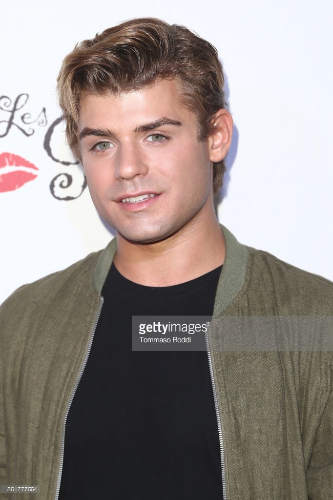 FOTOS: Garrett no evento "17th Annual 'Les Girls". 😍❤️
