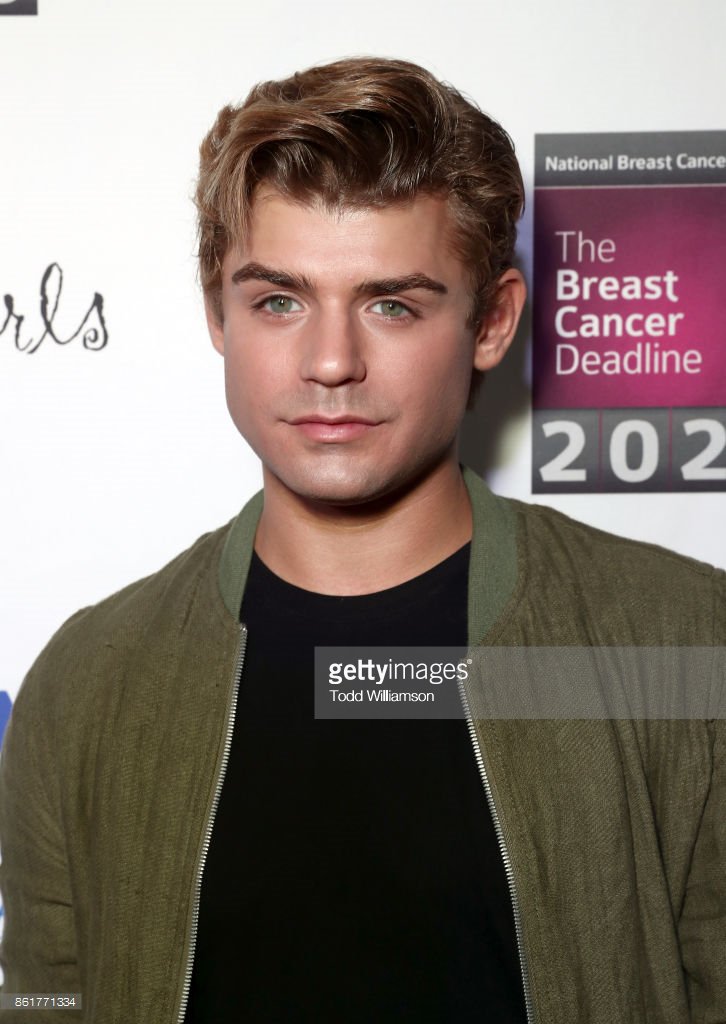 GarrettCBrasil's tweet photo. FOTOS: Garrett no evento "17th Annual 'Les Girls". 😍❤️ https://t.co/rnukbmOqBg