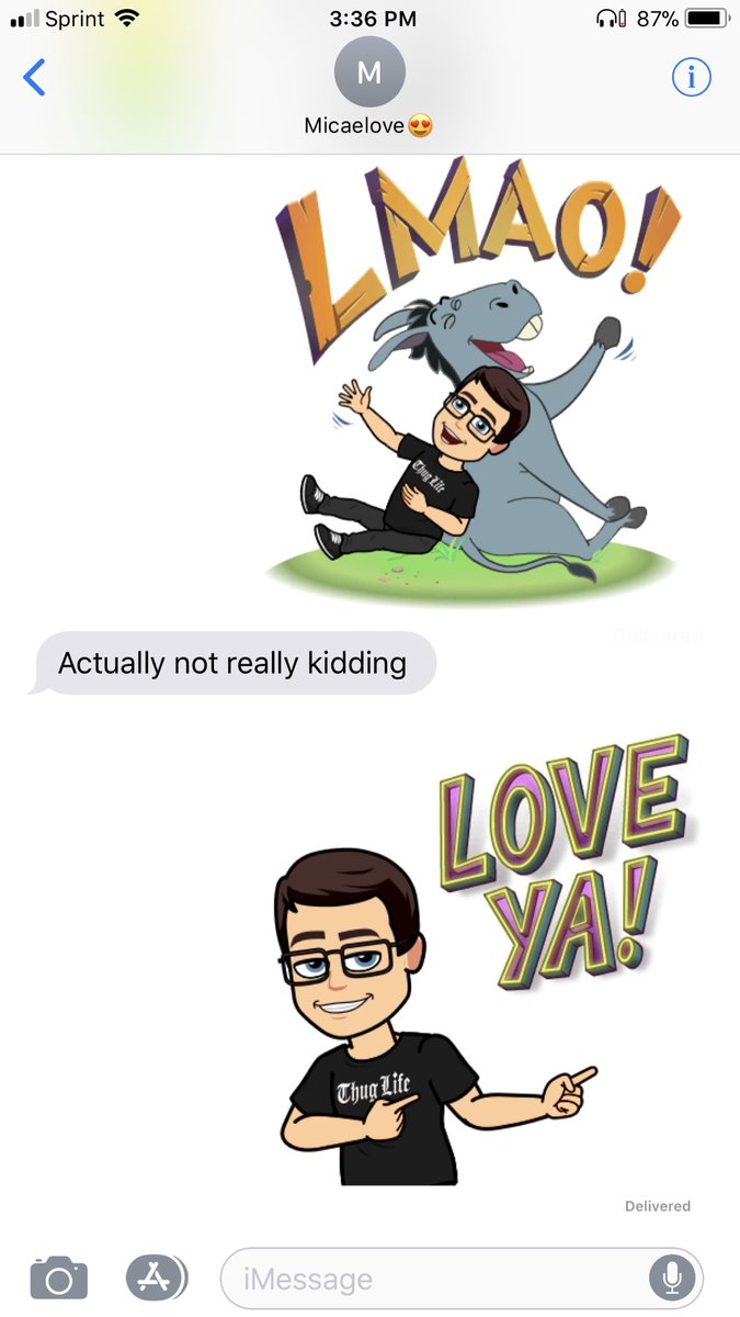 Marcustejeda21's tweet photo. If you don’t have bitmoji convos with your gf/bf, then is the love really real? https://t.co/QXuWOS0kpr