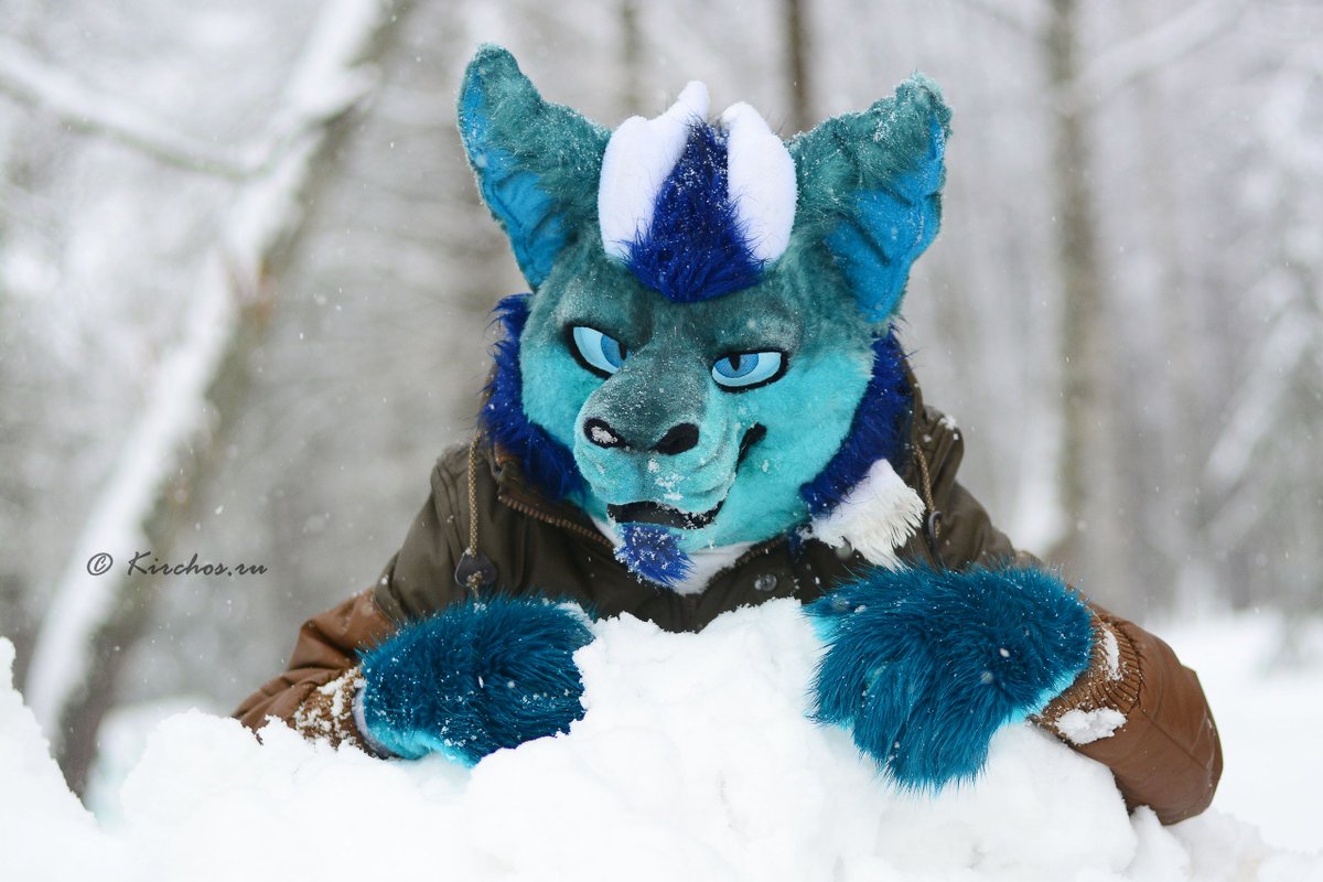 FuroarSuits's tweet photo. Thanks Kirchos for this awesome photo.
I posed for a photo and couldn't sniff
At @rusfurence'18 https://t.co/tYFFpiKrYE