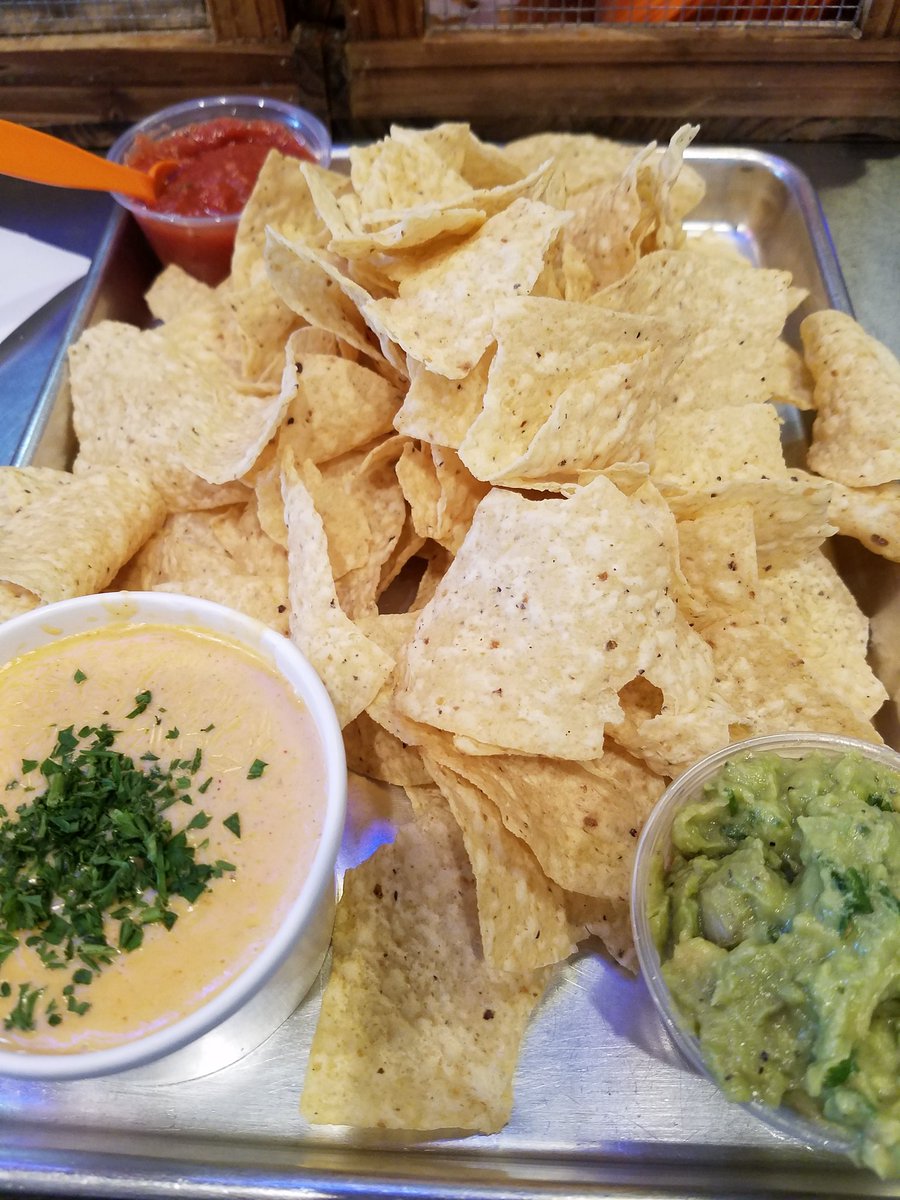 Clubtacostl's tweet photo. Nothing screams "I LOVE YOU" more than tacos.  Club Taco has you covered this Valentine's Day.  Show them how much you love them, while scoring some amazing tacos for yourself.  #ValentinesDay #havetobesmarterthanthem #seafoodtacos #ashwednesday #really 🌮🍹♥️ https://t.co/HYEzDxJ4yy