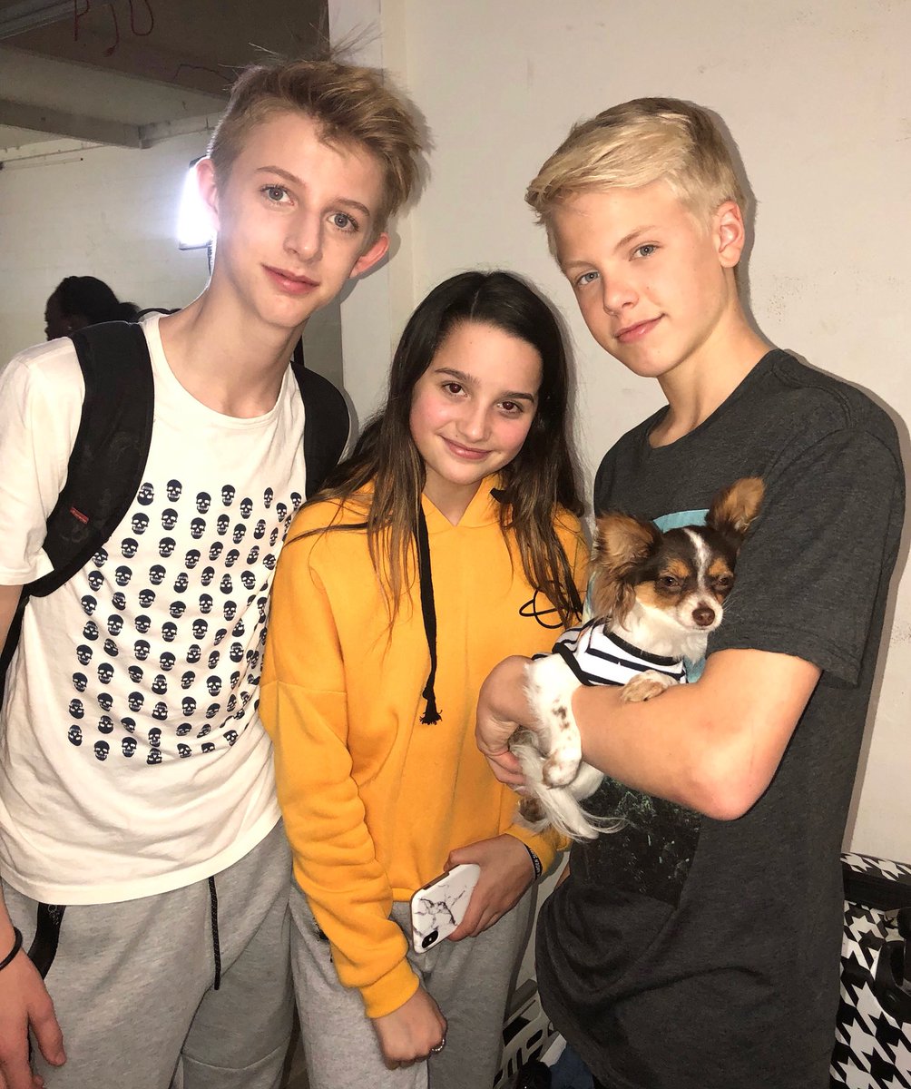 Set buddies 🎥 #chickengirls @carsonlueders @annieleblanc @rushholland  Who’s coming to the @Rock_Your_Hair show in Atlanta or Dallas??