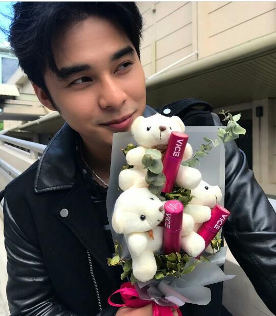 mcdlrylts_ZMBLS's tweet photo. Isa ka din ba sa umaasa na may magbibigay sayo ng ganto? Hahaha
Kung ako papapiliin, wala gusto ko silang dalawa 😂😍 

Follow niyo si McCoy sa Twitter, IG at FB.
@hashtag_mccoydl  . Thankyou and God Bless 💕❤ https://t.co/xKekTdZYaI