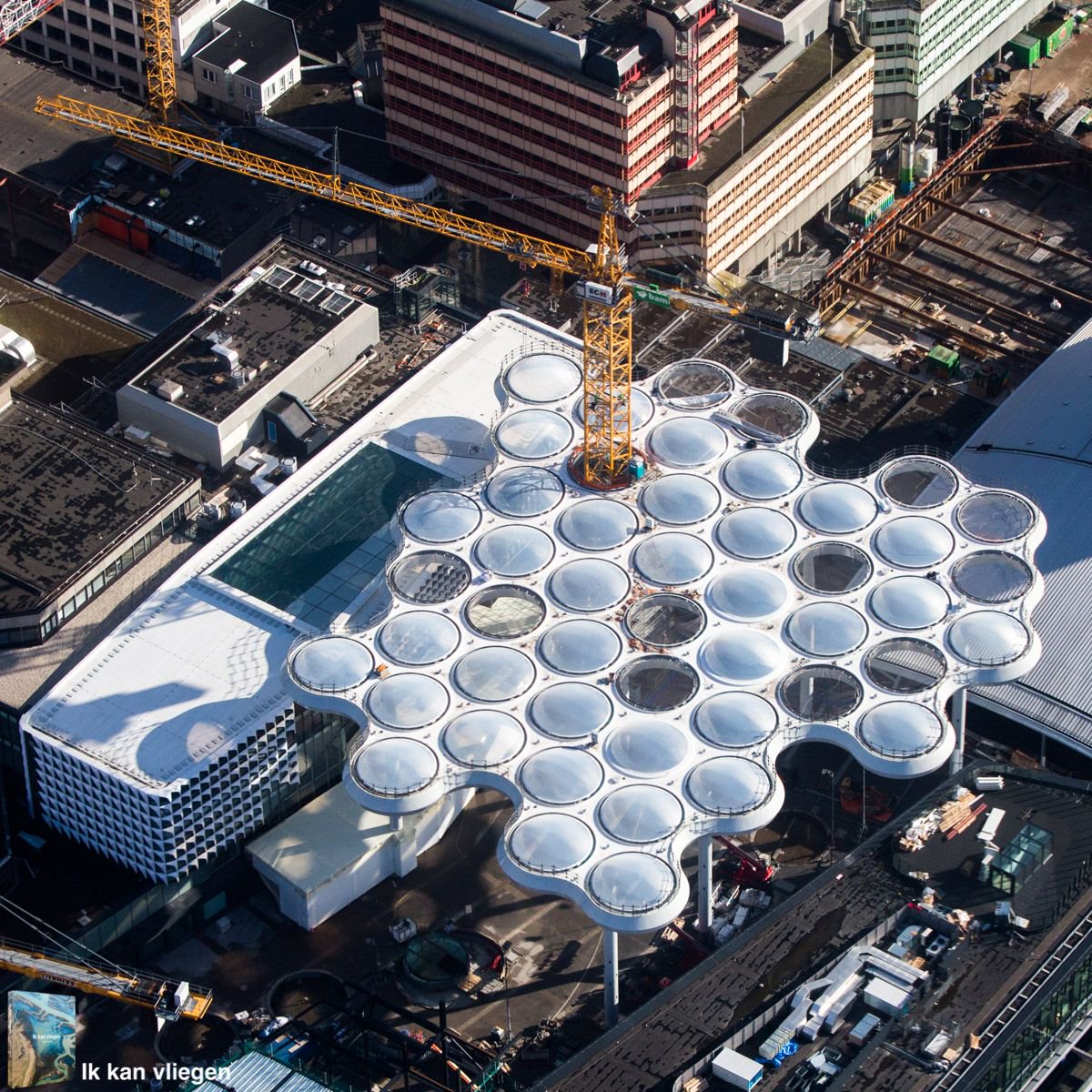 ikreis's tweet photo. The bubble rooftop in #Utrecht is almost finished. But how will they remove the crane and place the last window? @baminfranederland @hoogcatharijne #openingWednesday @joost_ector https://t.co/Pw5wF8Jxyo